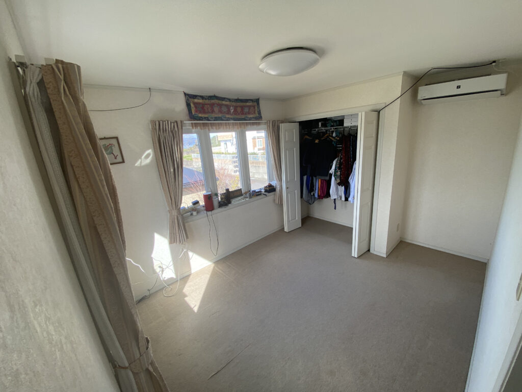 Carpeted room 1